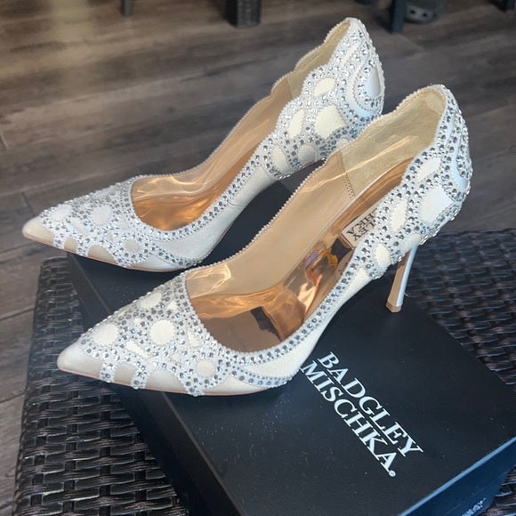 Badgley Mischka pointed toe pump 🤍size 9.5 NWB - Picture 3 of 5